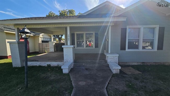 1707 Collins Ave in Wichita Falls, TX - Foto de edificio - Building Photo