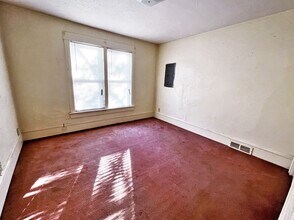 915 W 4th Ave in Mitchell, SD - Building Photo - Building Photo