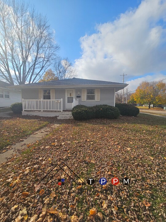 301 Commercial St in Reinbeck, IA - Foto de edificio