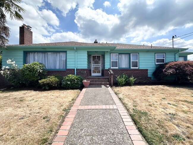 property at 1910 NE Cramer St