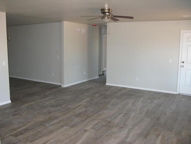 11615 Surrey Ln in Yukon, OK - Building Photo - Building Photo