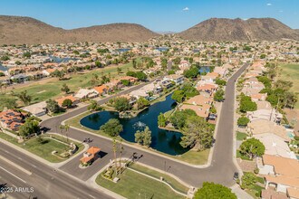 5820 W Del Lago Cir in Glendale, AZ - Foto de edificio - Building Photo