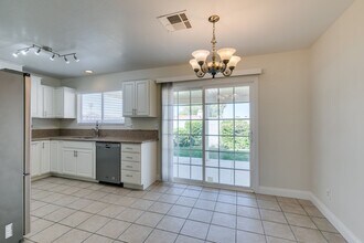 2424 Millcroft Dr in Henderson, NV - Building Photo - Building Photo