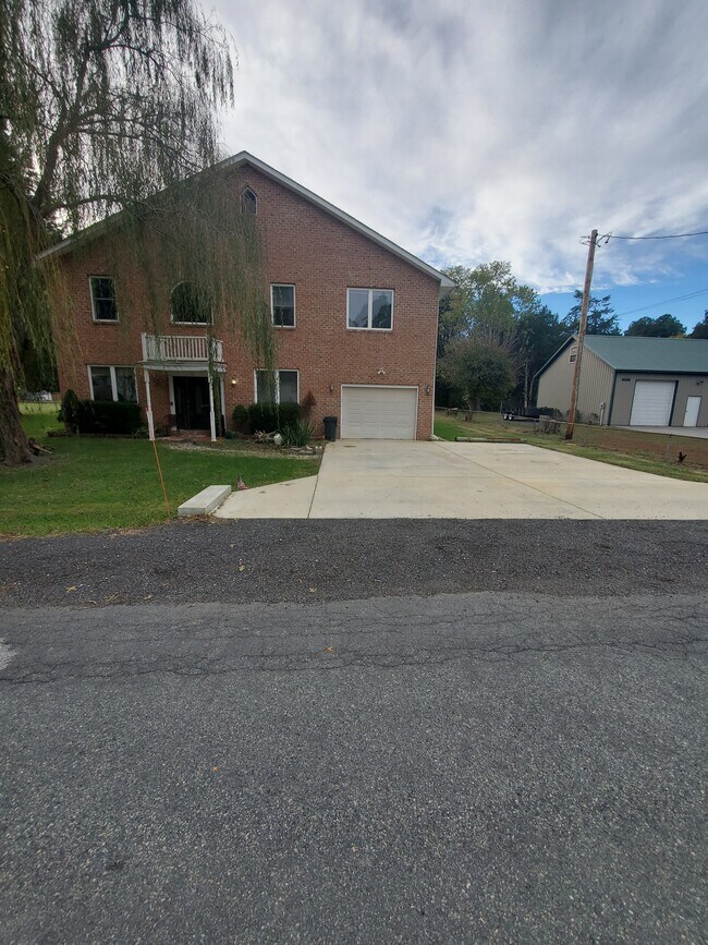 29843 Jefferson Rd in Mechanicsville, MD - Foto de edificio - Building Photo