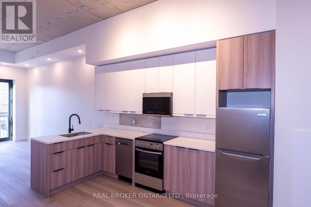 169-169 James St S in Hamilton, ON - Building Photo
