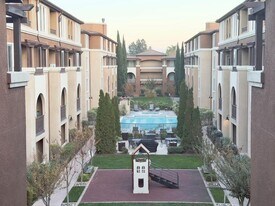 801 S Winchester Blvd in San Jose, CA - Building Photo