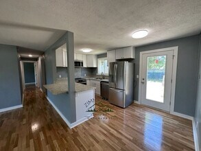 1740 City View St in Eugene, OR - Building Photo - Building Photo
