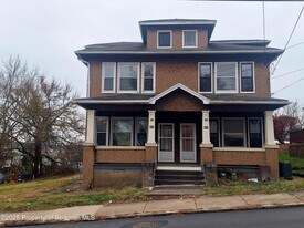 907 W Linden St in Scranton, PA - Building Photo