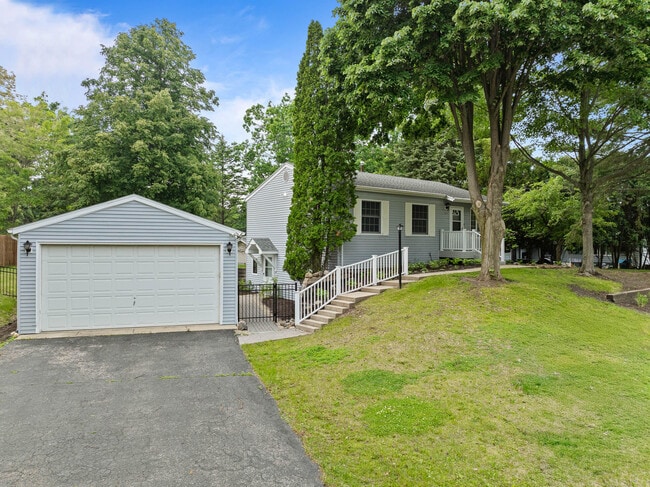 438 Sylvan Dr in Fontana-on-Geneva Lake, WI - Building Photo - Building Photo