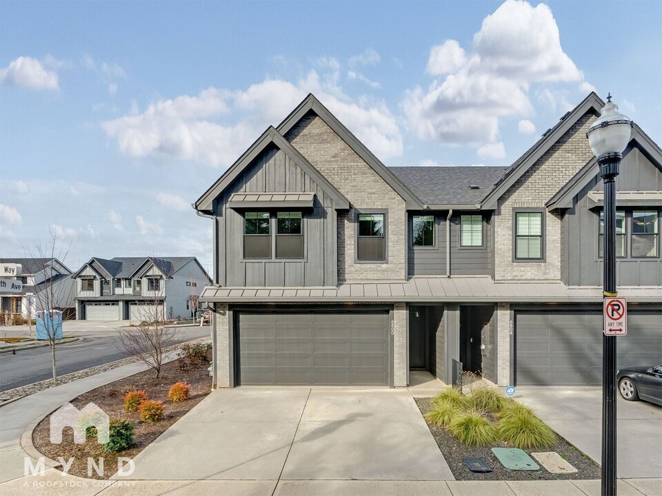 6800 NE 131st Way in Vancouver, WA - Building Photo