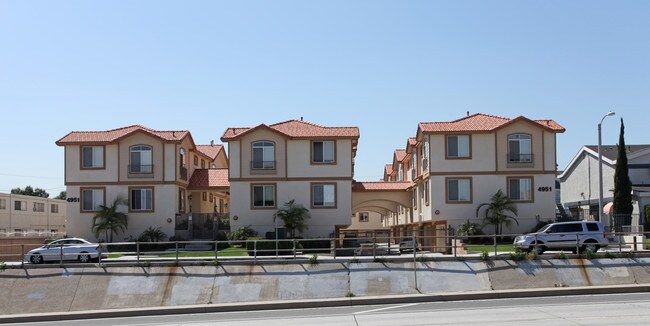 4951 Rosemead Blvd in San Gabriel, CA - Foto de edificio - Building Photo