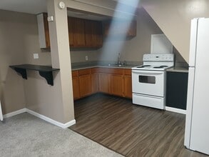 216 N Main St, Unit Apt C in Gloversville, NY - Building Photo - Building Photo