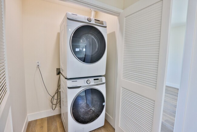 Premium Dion Apartments in Los Angeles, CA - Building Photo - Building Photo