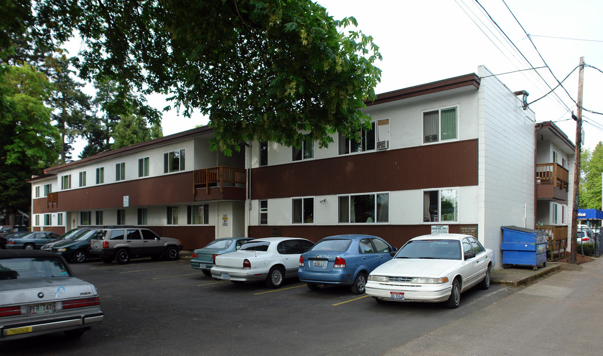 680-690 Lawrence St in Eugene, OR - Building Photo