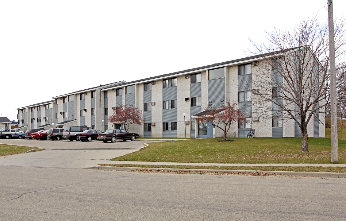 Centre Square Apartments in Sauk Centre, MN - Building Photo