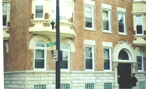 2015 N California Ave in Chicago, IL - Foto de edificio