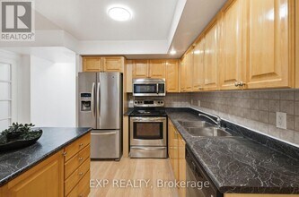 5233 Dundas St W in Toronto, ON - Building Photo - Building Photo