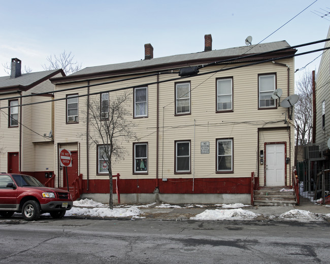 133-135 Lyon St in Paterson, NJ - Building Photo - Building Photo