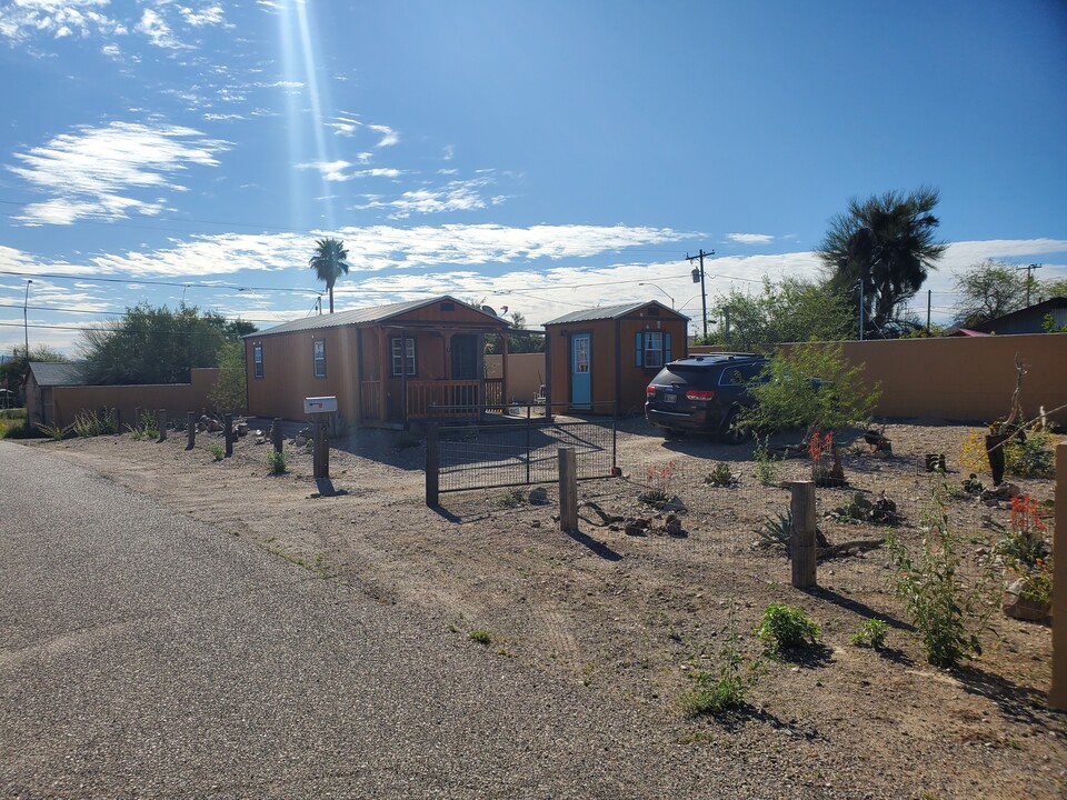 1129 W Welcome St in Ajo, AZ - Foto de edificio