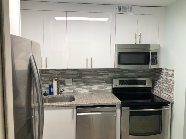 property at 1950 N Andrews Ave