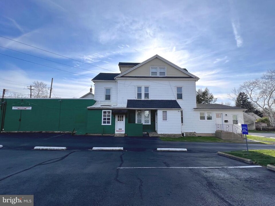 703 Bethlehem Pike in Erdenheim, PA - Building Photo