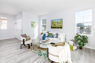 428-448 Emerald Ave in El Cajon, CA - Foto de edificio - Interior Photo