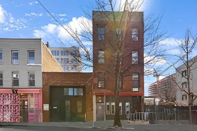 58-60 Grand St in Brooklyn, NY - Building Photo - Building Photo