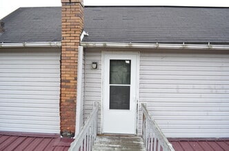 40 Main St, Unit B in Chauncey, OH - Foto de edificio - Building Photo