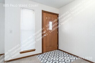 605 Palo Verde Ct in Yukon, OK - Building Photo - Building Photo