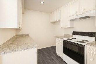 9146 Wilcrest Dr in Houston, TX - Building Photo - Building Photo