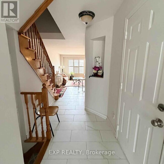 35 View Green Crescent in Toronto, ON - Building Photo - Building Photo