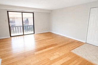 Sandy Creek in Bethel Park, PA - Foto de edificio - Building Photo