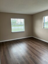 12458 Elgin Blvd in Spring Hill, FL - Foto de edificio - Building Photo