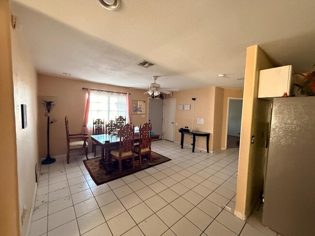 15861 N 20th St in Phoenix, AZ - Building Photo - Building Photo