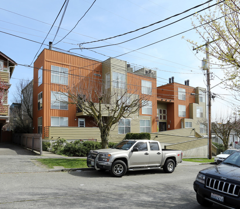 Francis Ave Apartments in Seattle, WA - Building Photo