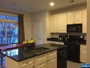 43 Thistle Dr in Paramus, NJ - Building Photo - Building Photo