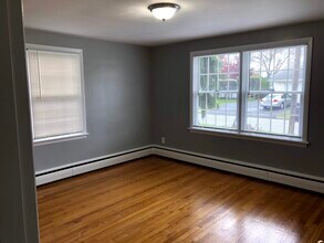 236 Mapleton St in Cranston, RI - Building Photo - Building Photo