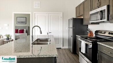 8200 Clarksprings Dr in Dallas, TX - Building Photo - Building Photo