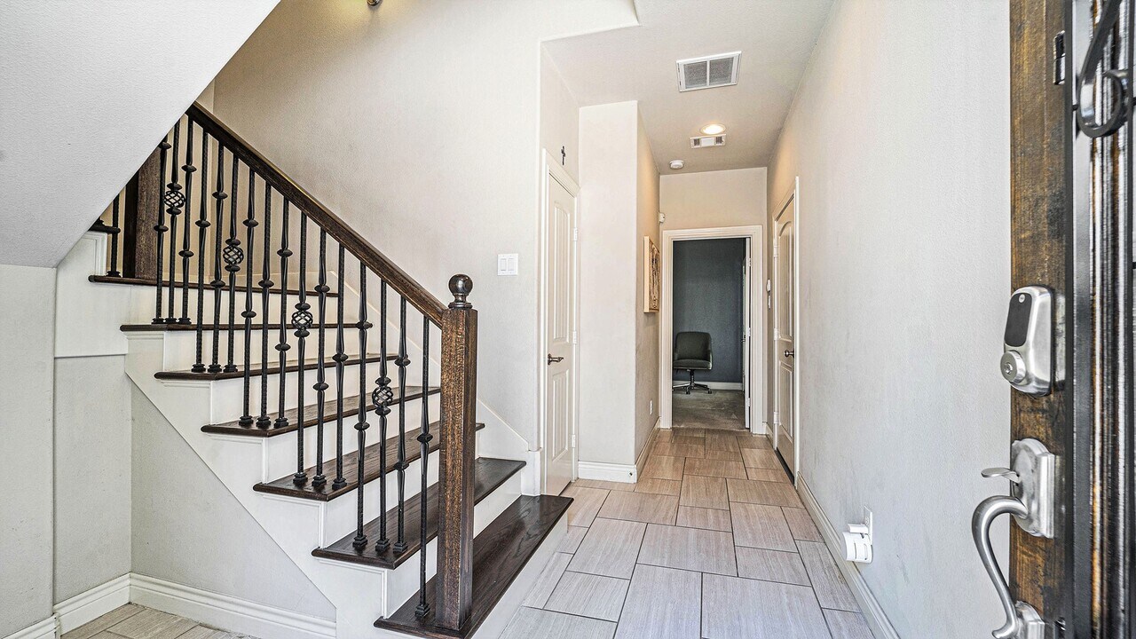5311 Kiam St in Houston, TX - Building Photo