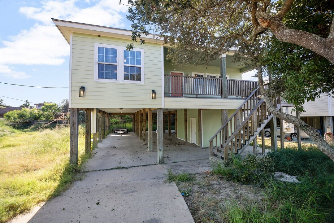 14213 Playa Del Rey in Corpus Christi, TX - Building Photo