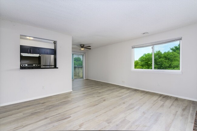 Riverside Heights in Riverside, MO - Foto de edificio - Building Photo