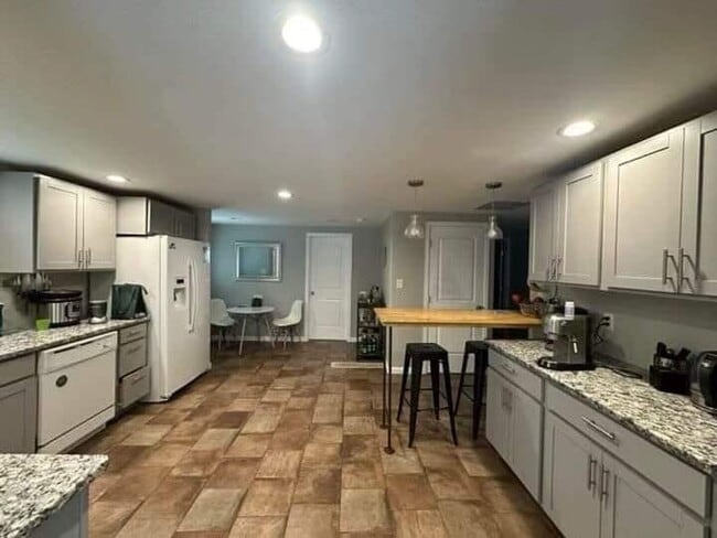 7340 W Arkansas Ave in Lakewood, CO - Building Photo - Building Photo