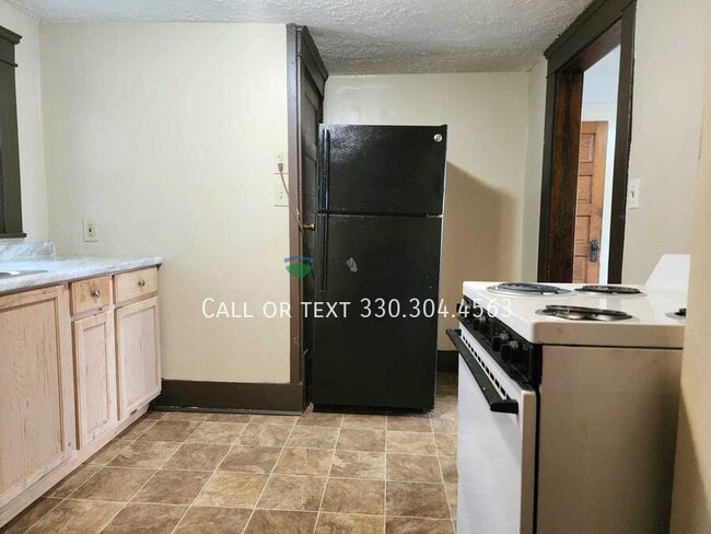 897 Avon St in Akron, OH - Building Photo - Building Photo