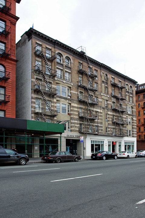 59 W 76th St in New York, NY - Building Photo