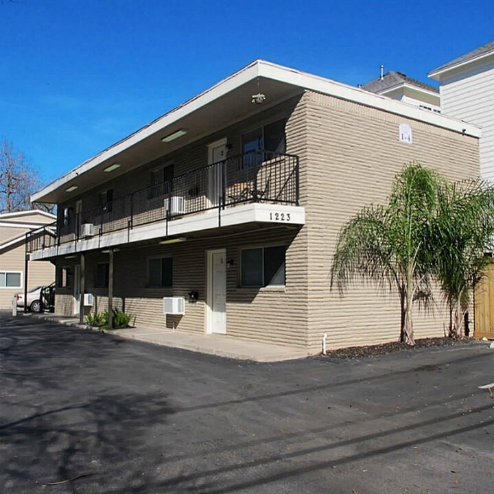 1223 W 25th St in Houston, TX - Building Photo