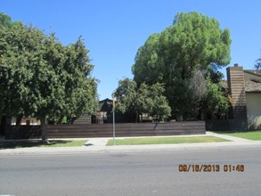 Ash Road Garden Style Condos in Bakersfield, CA - Building Photo - Building Photo