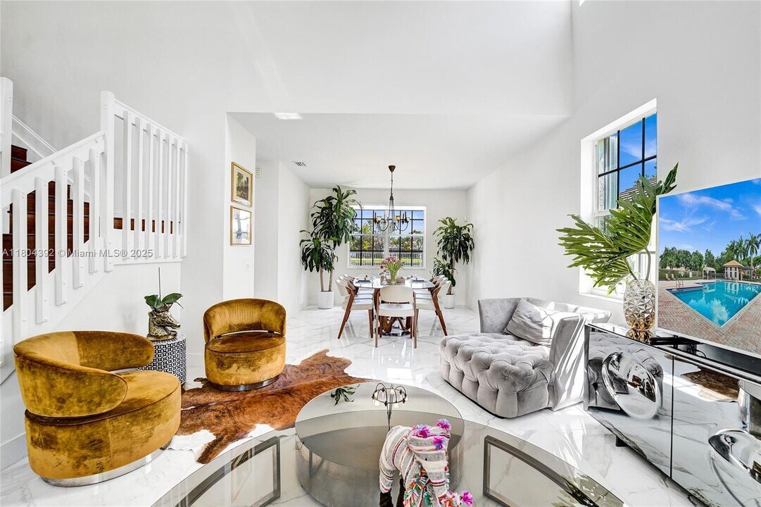 1104 Cedar Falls Dr in Weston, FL - Building Photo