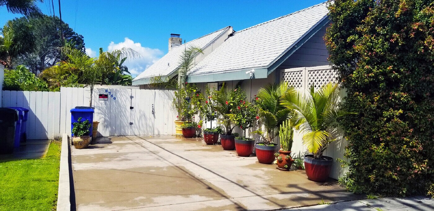 6750 Draper Ave in La Jolla, CA - Building Photo