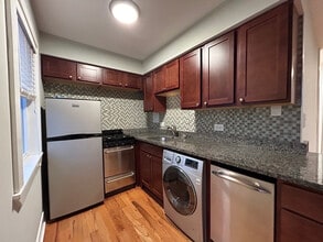 696 Elm Pl, Unit 307 in Highland Park, IL - Building Photo - Building Photo