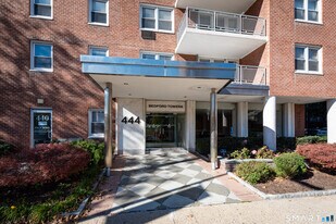 444 Bedford St in Stamford, CT - Building Photo